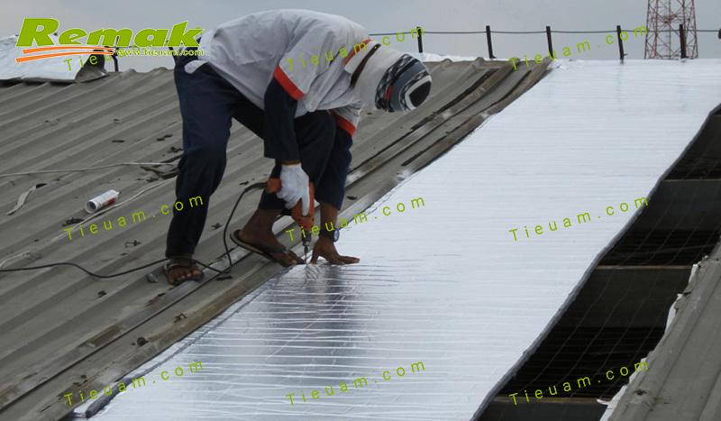 Cách nhiệt mái tôn bằng mút xốp PE